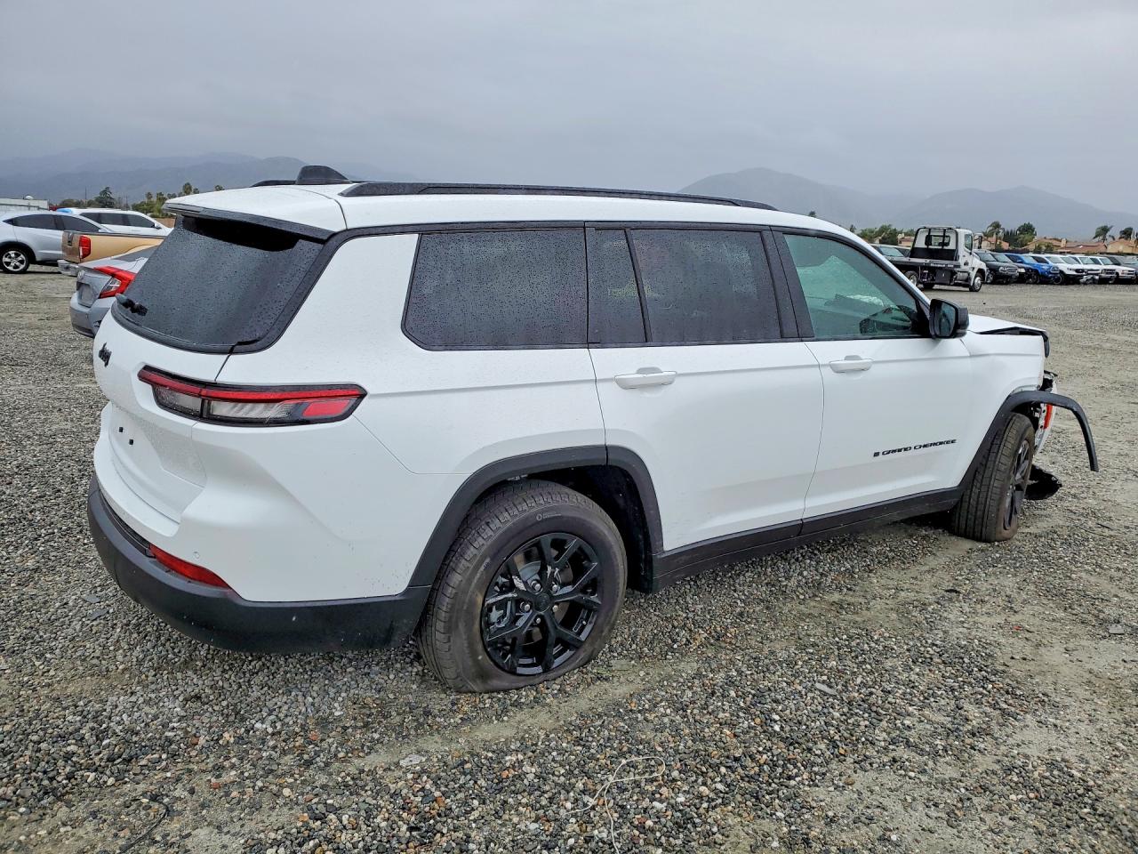 2025 Jeep Grand cher VIN 1C4RJJAG4S8745439 photo 3