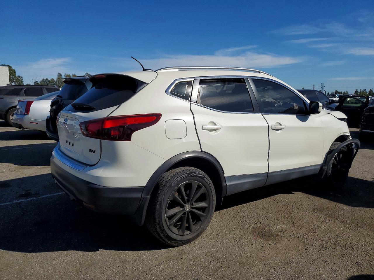 2018 Niss Rogue VIN JN1BJ1CP2JW193659 photo 3