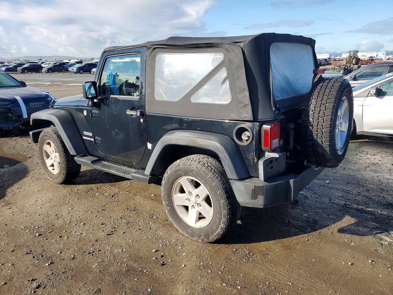 2010 Jeep Wrangler / VIN 1J4AA2D13AL154941 photo 2