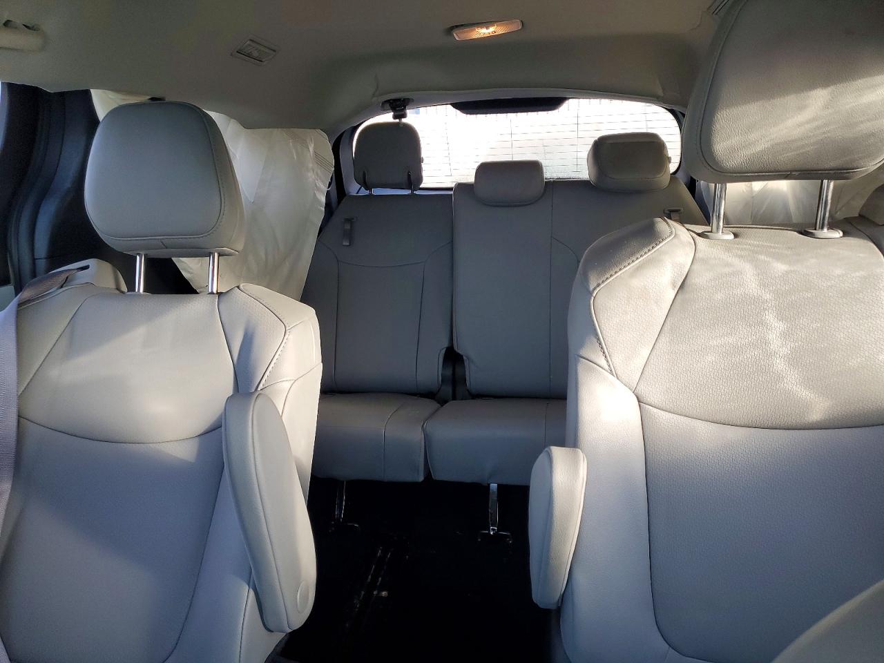 2025 Toyota Sienna VIN 5TDJSKFC3SS199279 photo 10