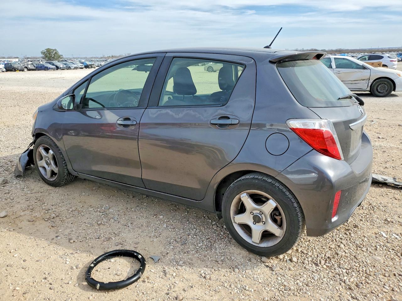 2014 Toyota Yaris VIN JTDKTUD3XED591675 photo 2