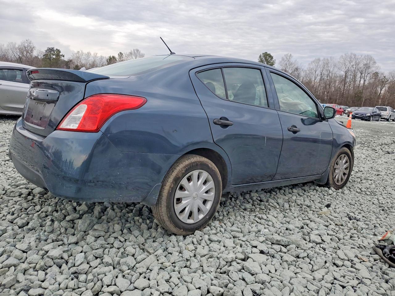 2017 NISS Versa VIN 3N1CN7AP4HL892547 photo 3