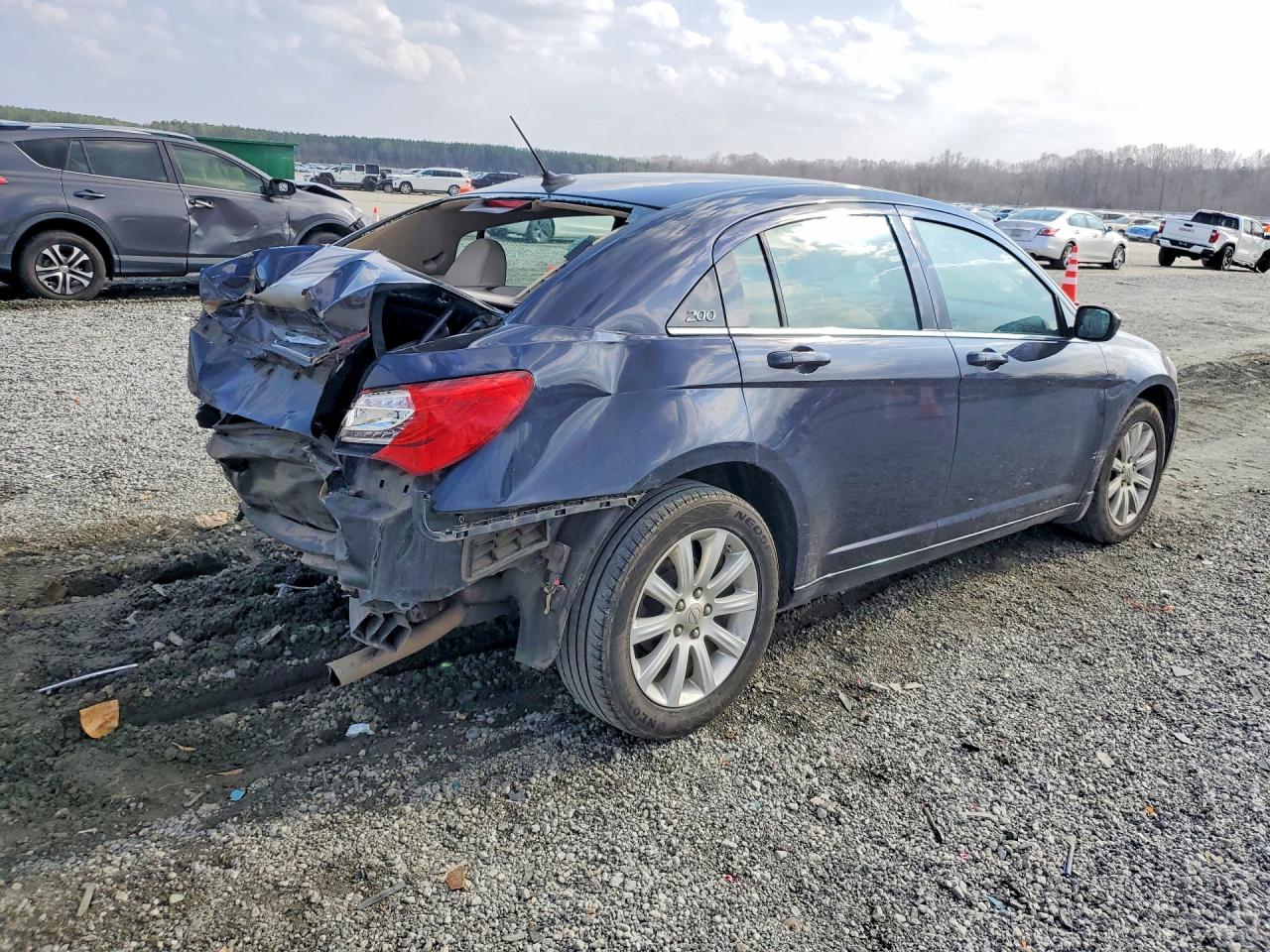 2012 Chrysler 200 VIN 1C3CCBBBXCN301174 photo 3