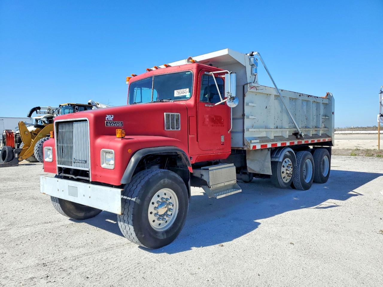 1995 International All models VIN 2HTTWAUT5SC011211 photo 2
