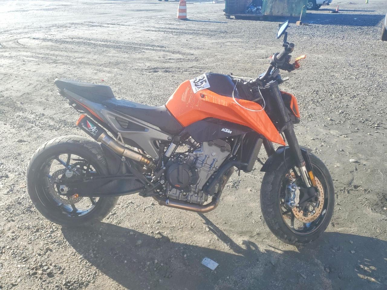 2023 Ktm 790 duke VIN LCETU7408PH700364 photo 1