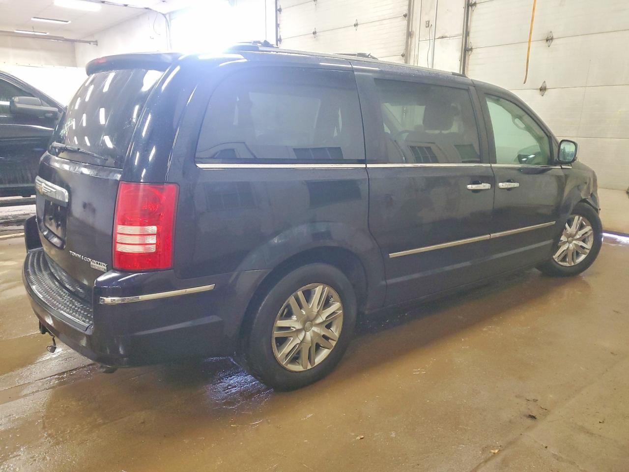 2010 Chrysler Minivan VIN 2A4RR7DX0AR381055 photo 3