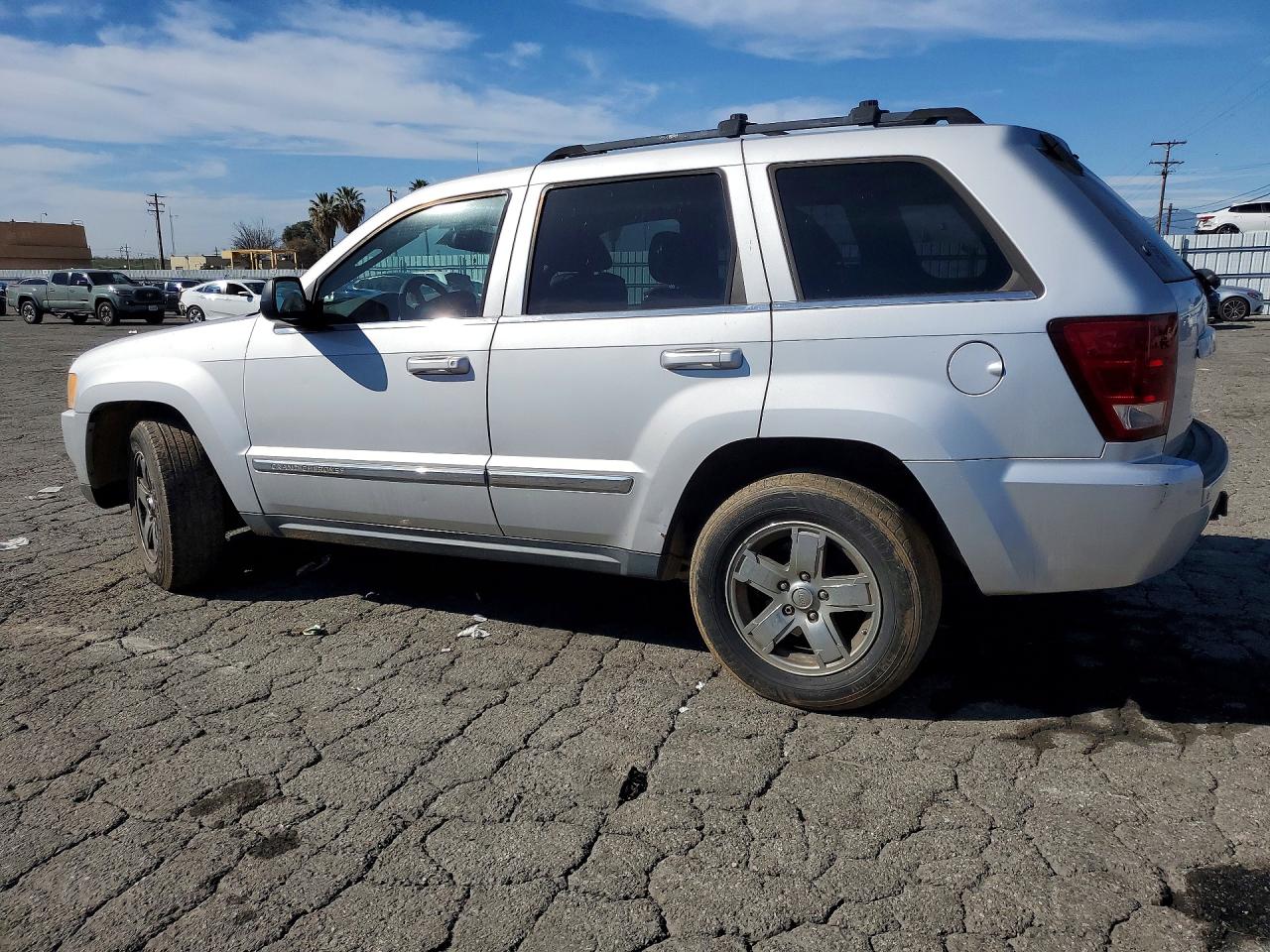 2005 Jeep Cherokee VIN 1J8HS58N55C590978 photo 2