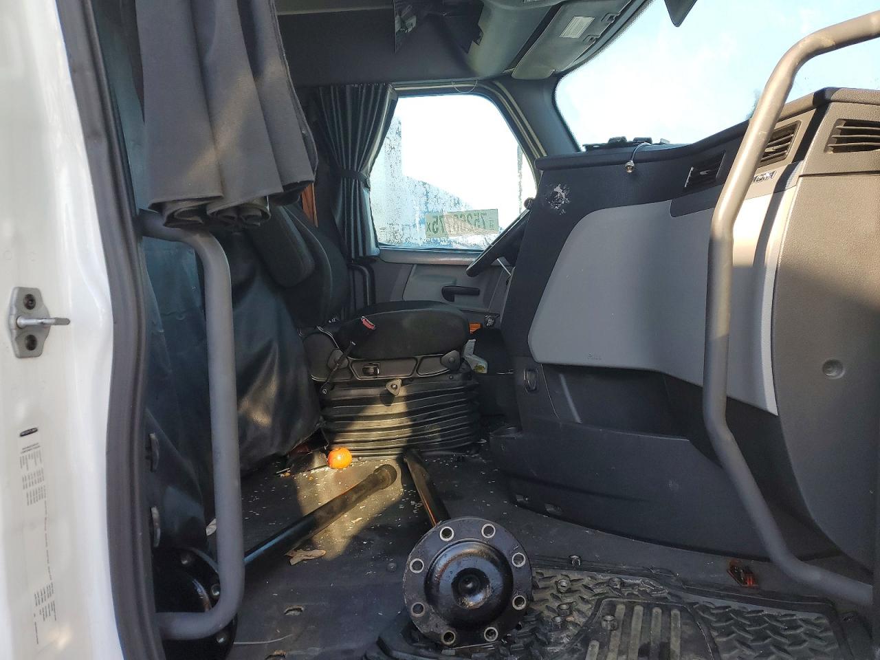 2020 FREIGHTLINER All other VIN 3AKJHHDR7LSLR2480 photo 5