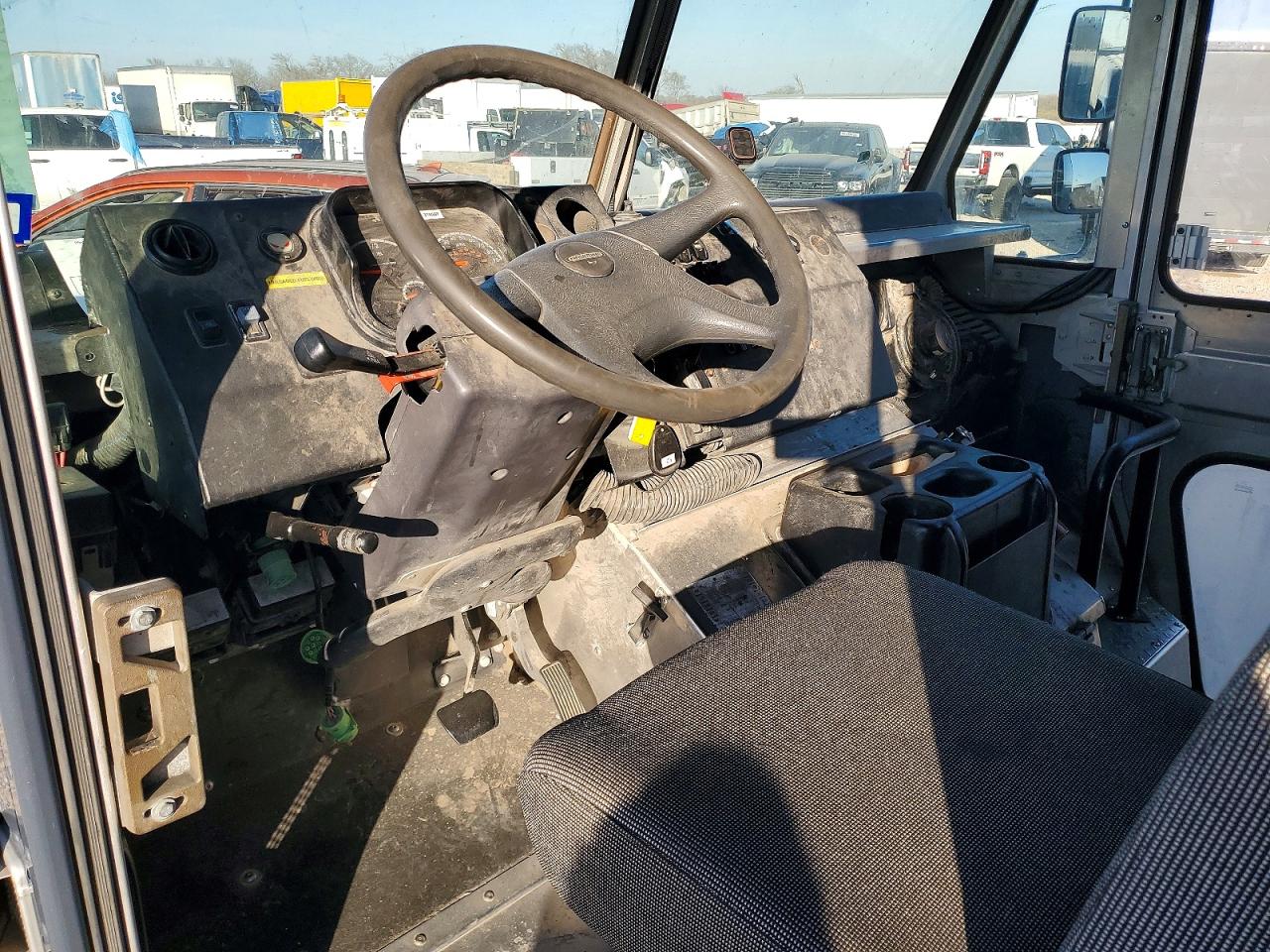 2021 FREIGHTLINER Chassis VIN 4UZAC2GA9MCMM9358 photo 8