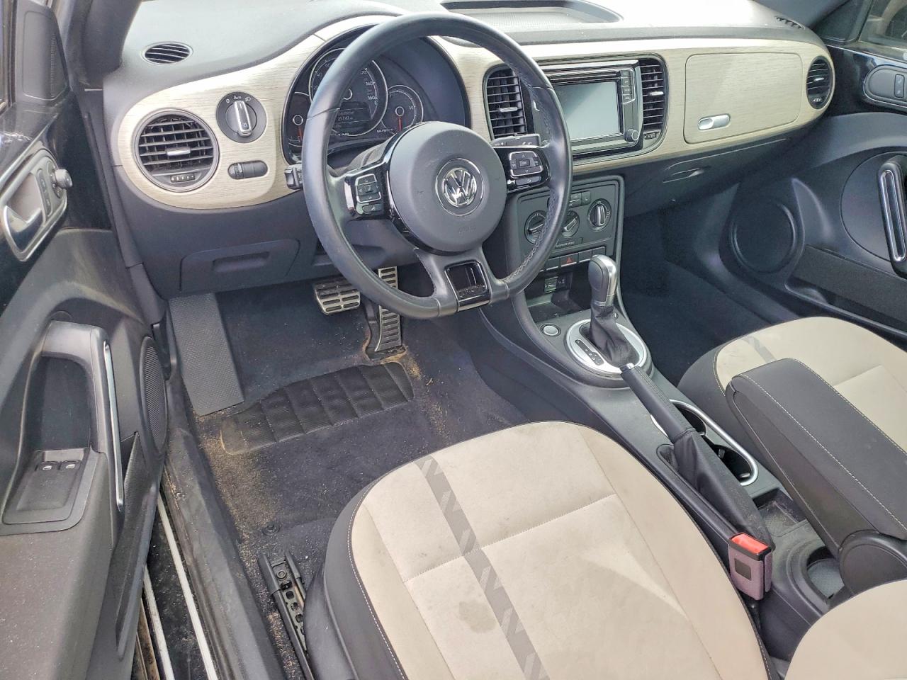 2018 Volkswagen Beetle VIN 3VWFD7ATXJM706050 photo 8