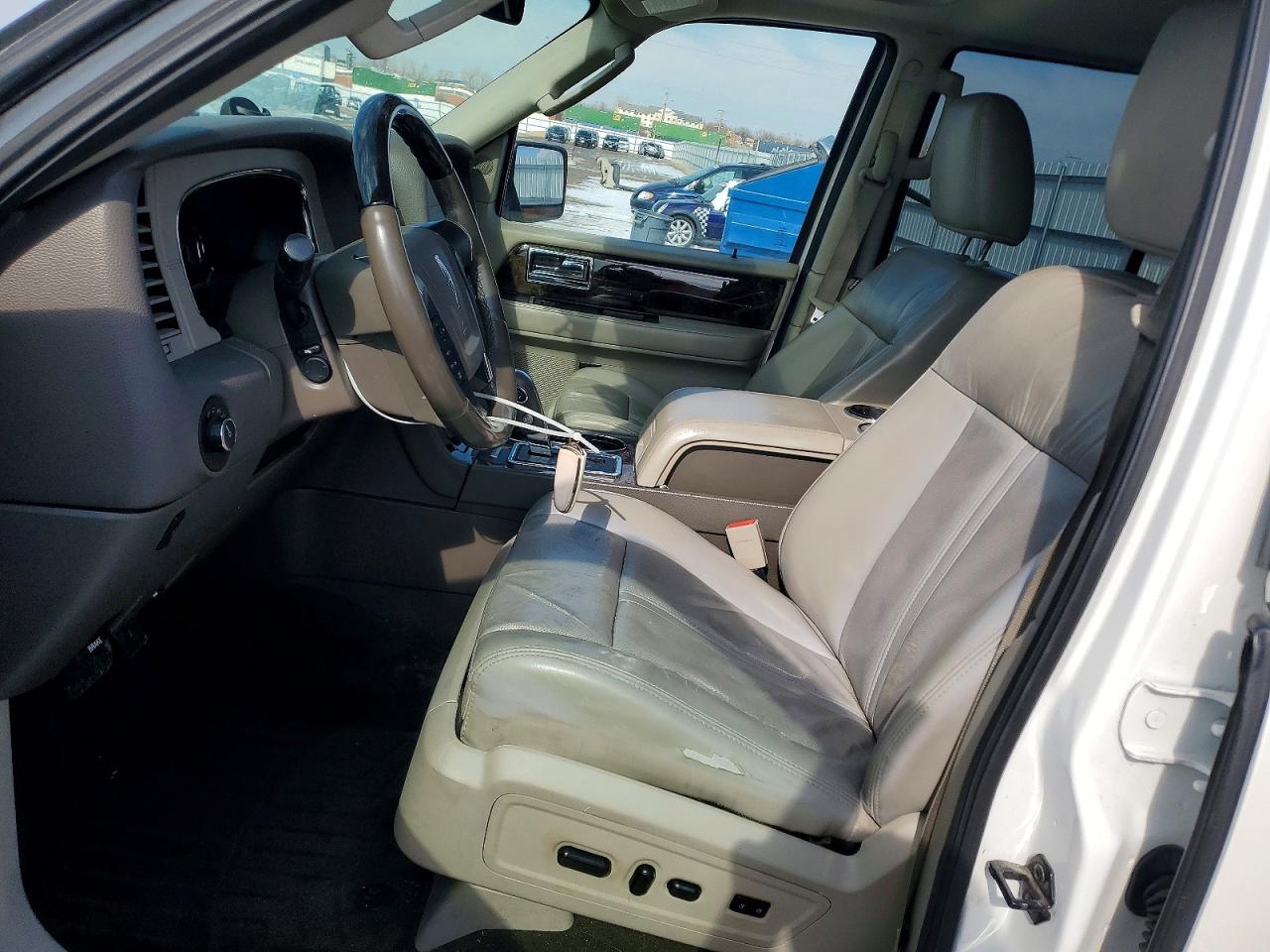 2017 Lincoln Navigator VIN 5LMJJ2JT2HEL04105 photo 7
