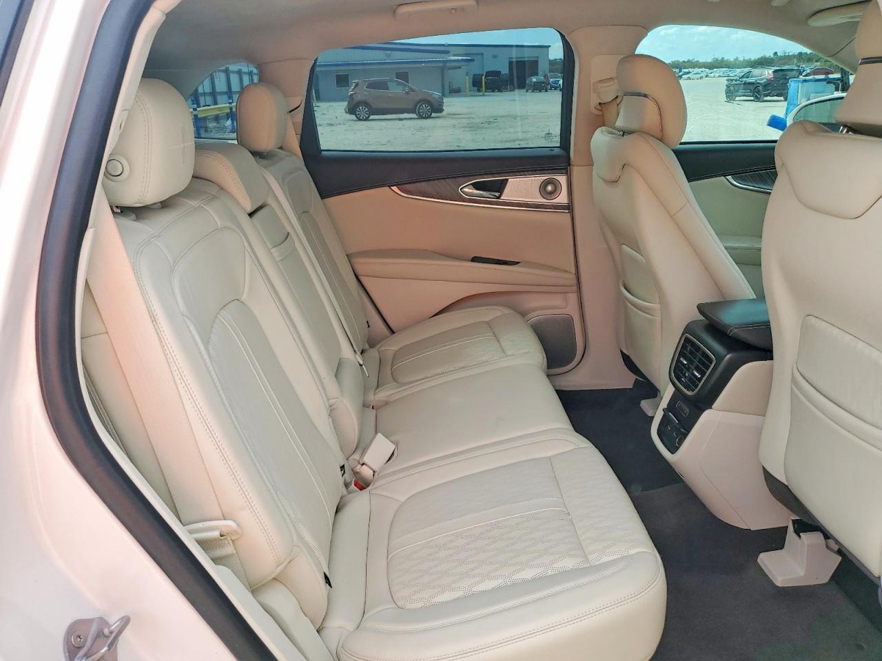 2019 Lincoln Nautilus VIN 2LMPJ7J98KBL36420 photo 11