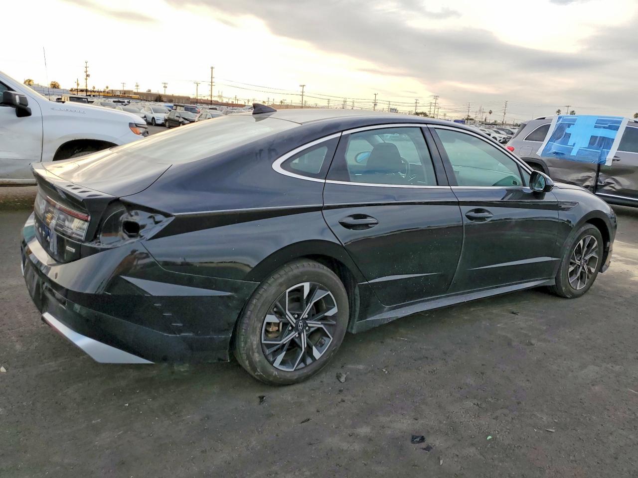 2024 Hyundai Sonata VIN KMHL64JA5RA381180 photo 3