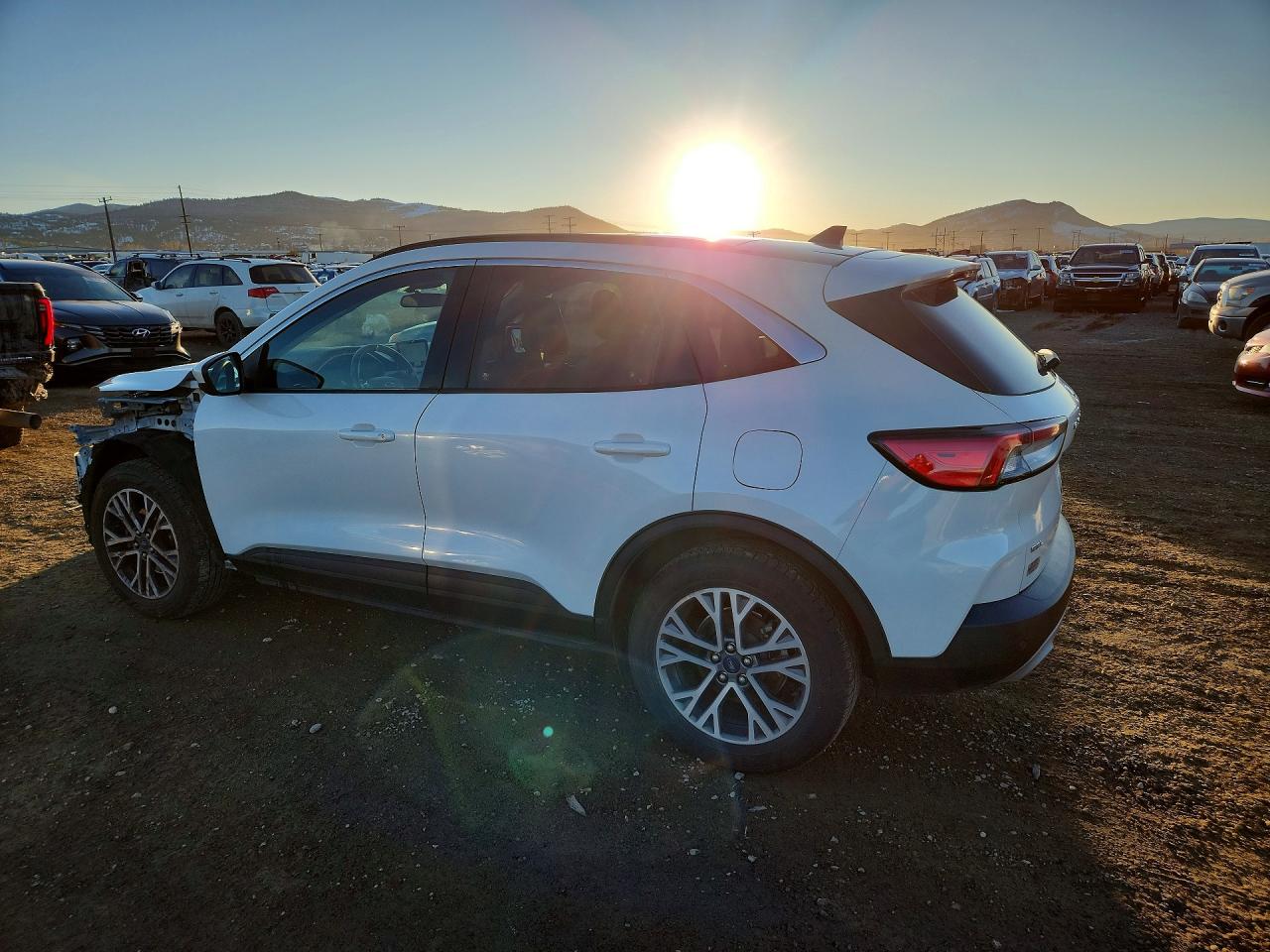 2021 Ford Escape VIN 1FMCU9H60MUA61020 photo 2
