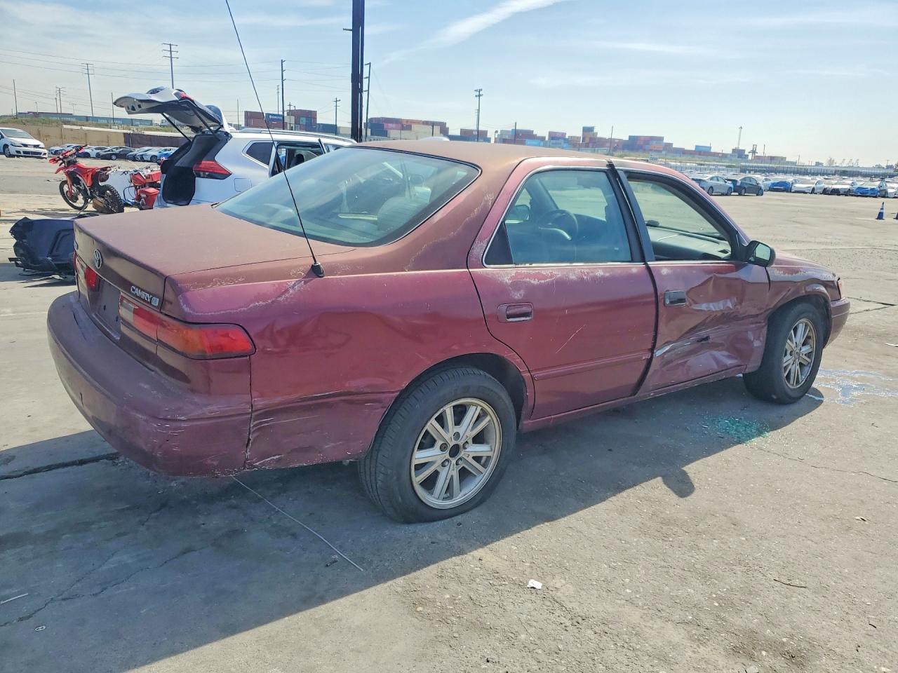 1998 Toyota Camry VIN 4T1BG22K0WU373258 photo 3