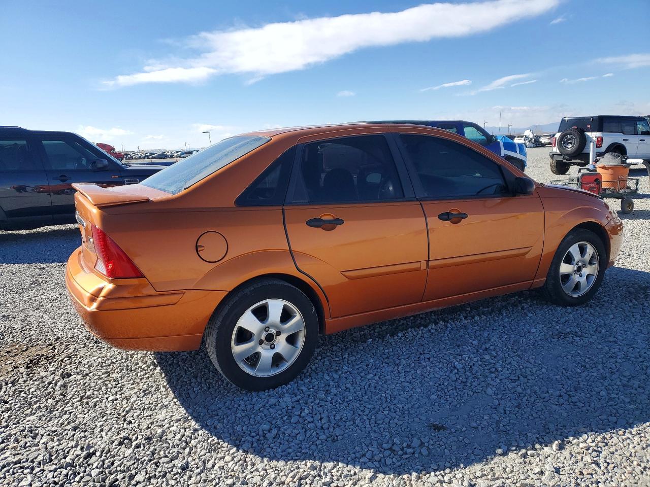 2002 Ford Focus VIN 1FAFP38302W302237 photo 3