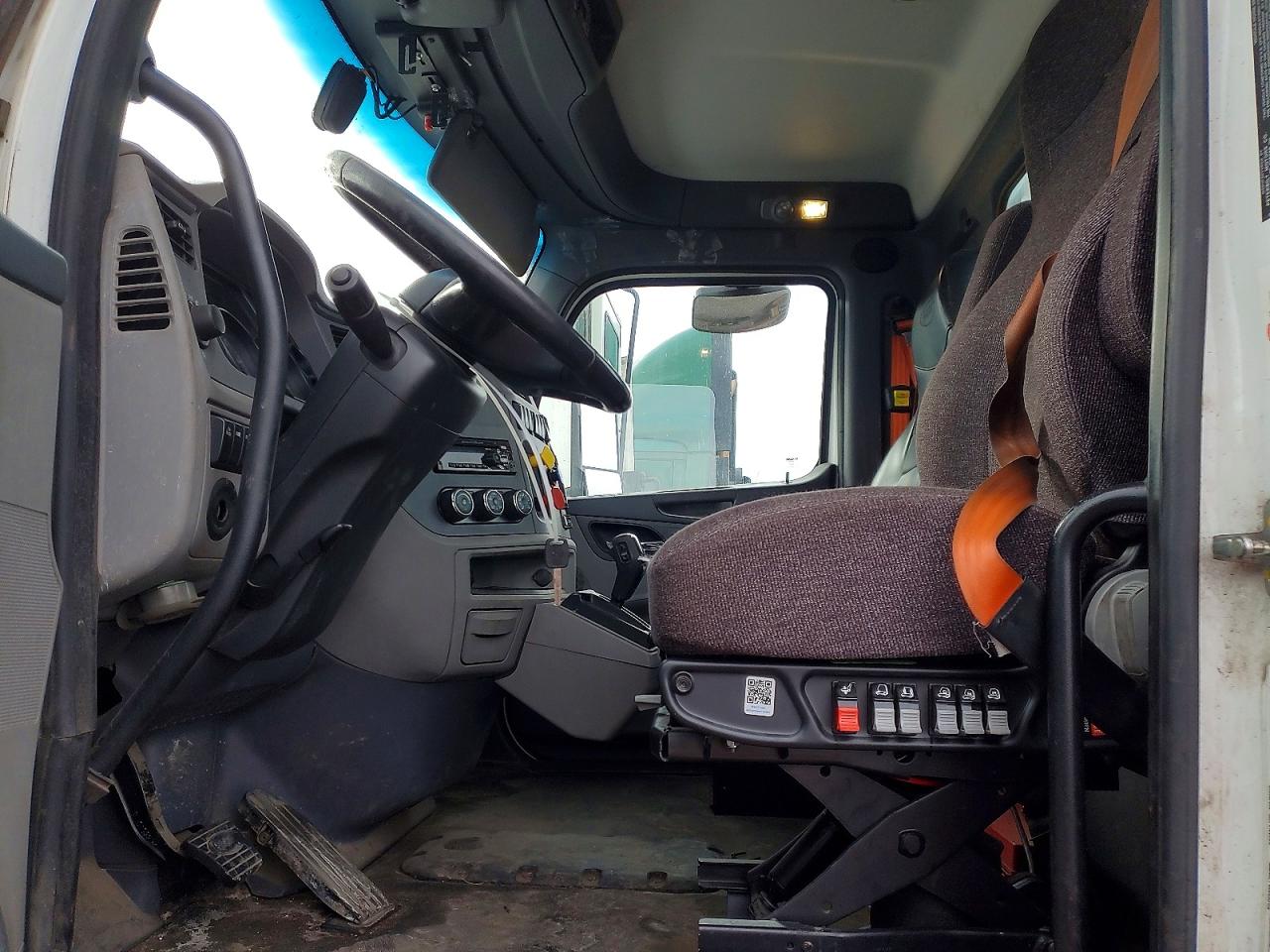 2017 PETERBILT All models VIN 1XPBA48X8HD429002 photo 5
