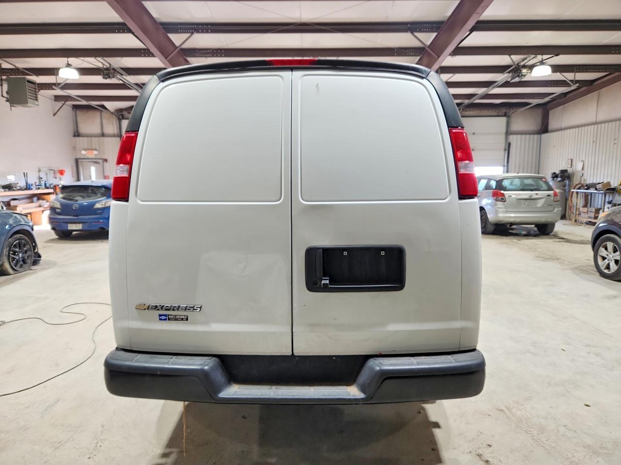 2023 Chevrolet Express VIN 1GCWGAFP0P1259348 photo 6