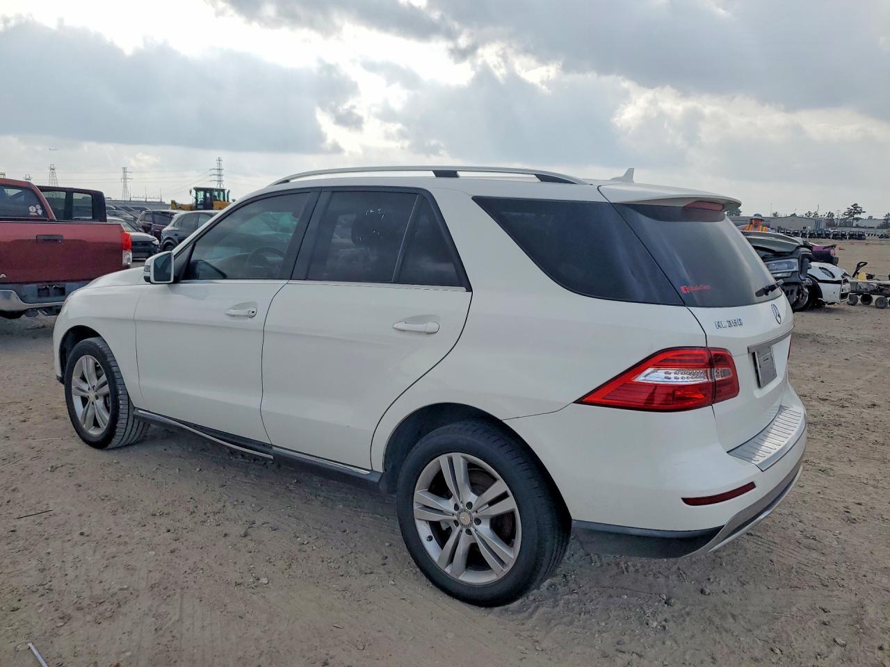 2015 Mercedes-Benz M-class VIN 4JGDA5JB5FA525839 photo 2