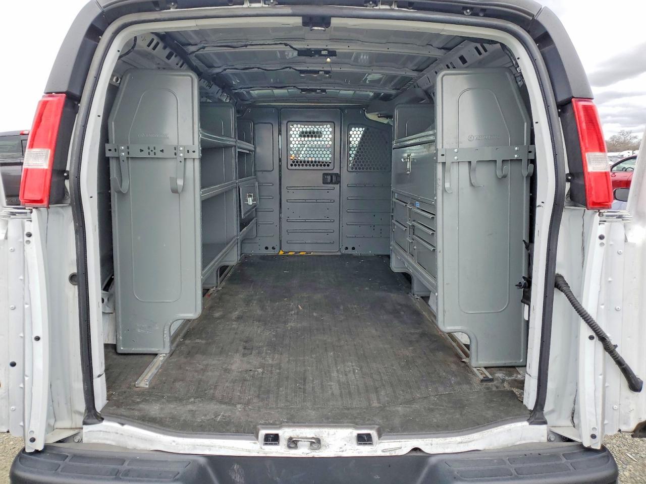 2023 CHEV Express VIN 1GCWGAFP1P1213575 photo 10