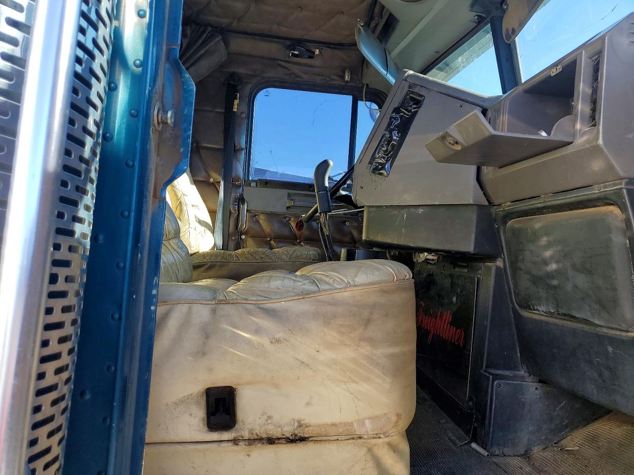 2001 FREIGHTLINER All other VIN 1FUJAPCG81LH24095 photo 5