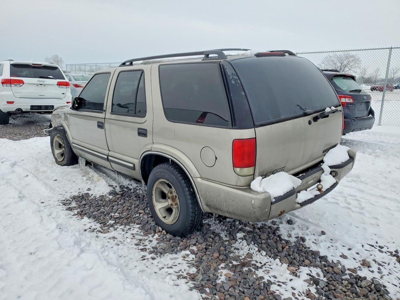 2001 CHEV Blazer VIN 1GNDT13W01K232576 photo 2