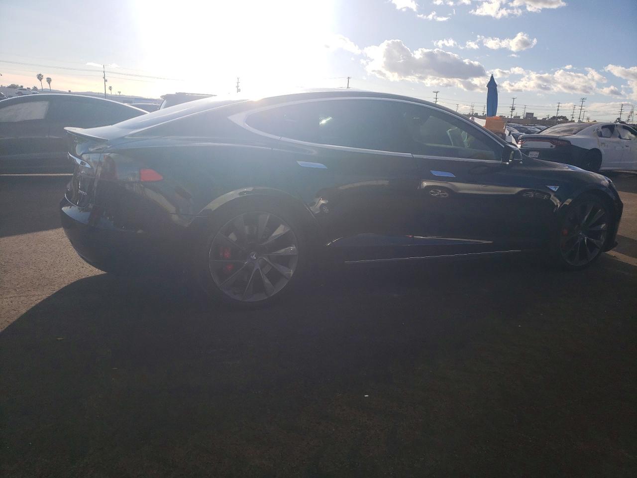 2016 Tesla Model s VIN 5YJSA1E44GF141429 photo 3