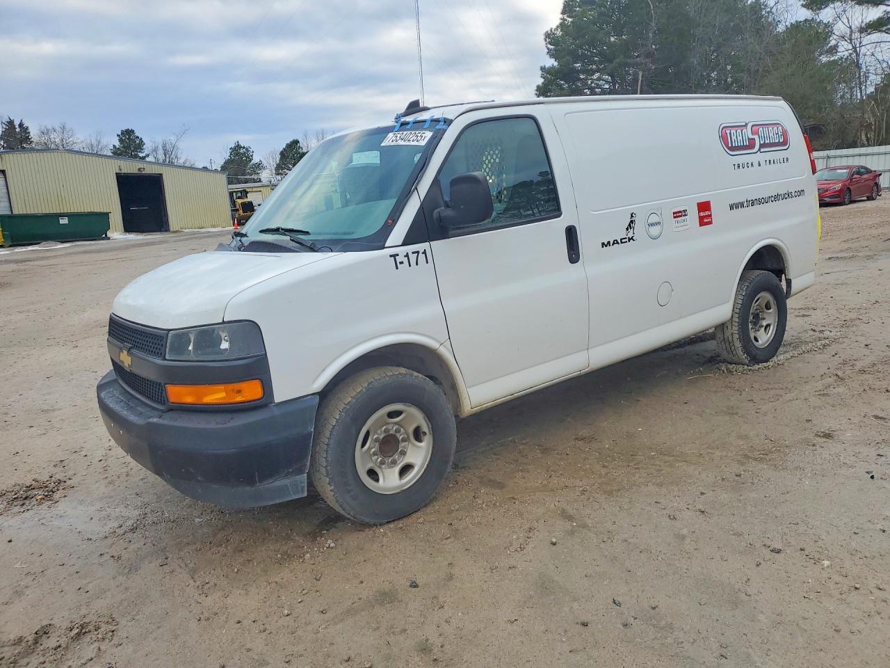 2021 Chevrolet Express VIN 1GCWGAFP2M1302258 photo 1