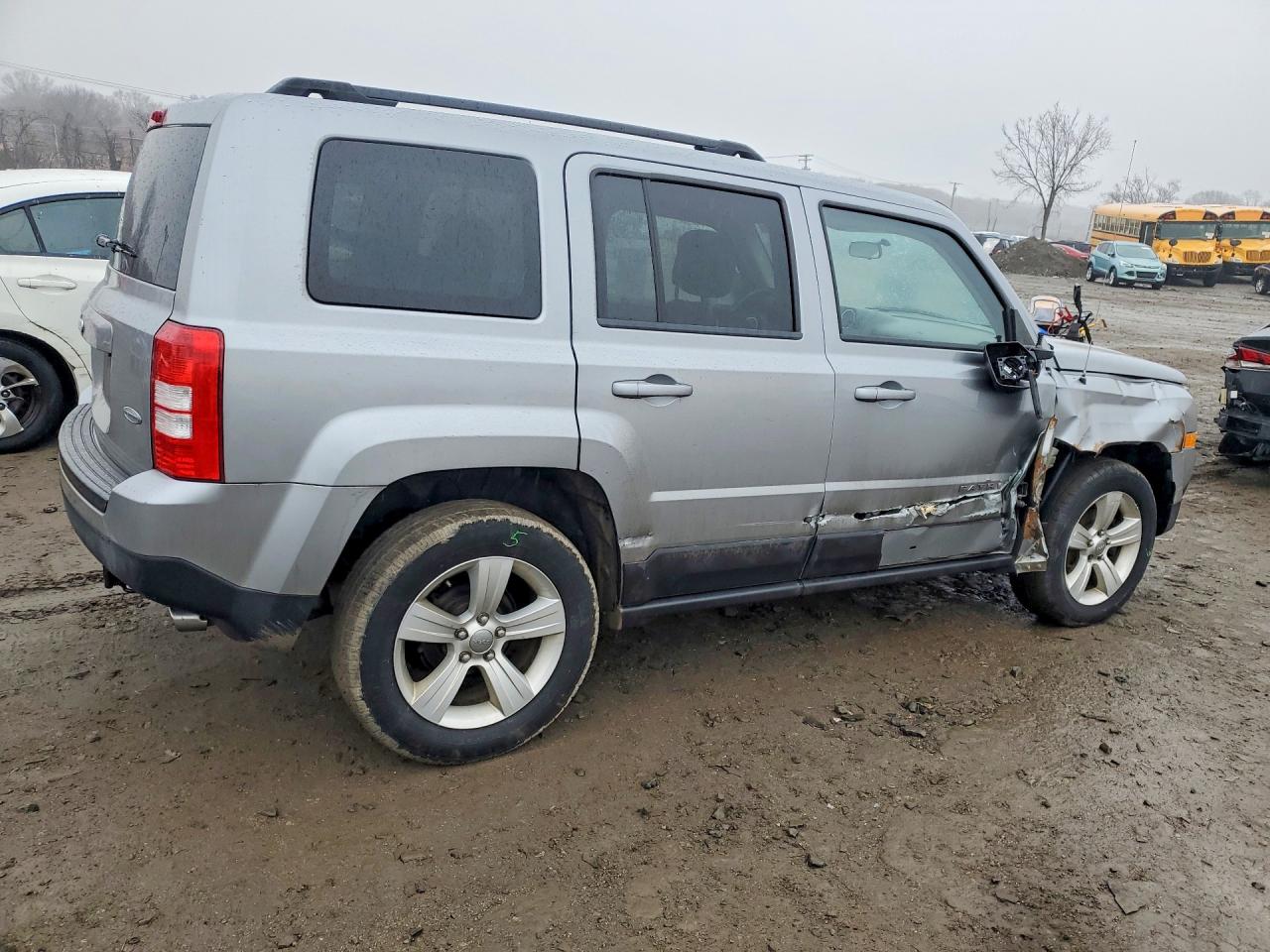 2015 Jeep Patriot VIN 1C4NJRFB6FD270125 photo 3