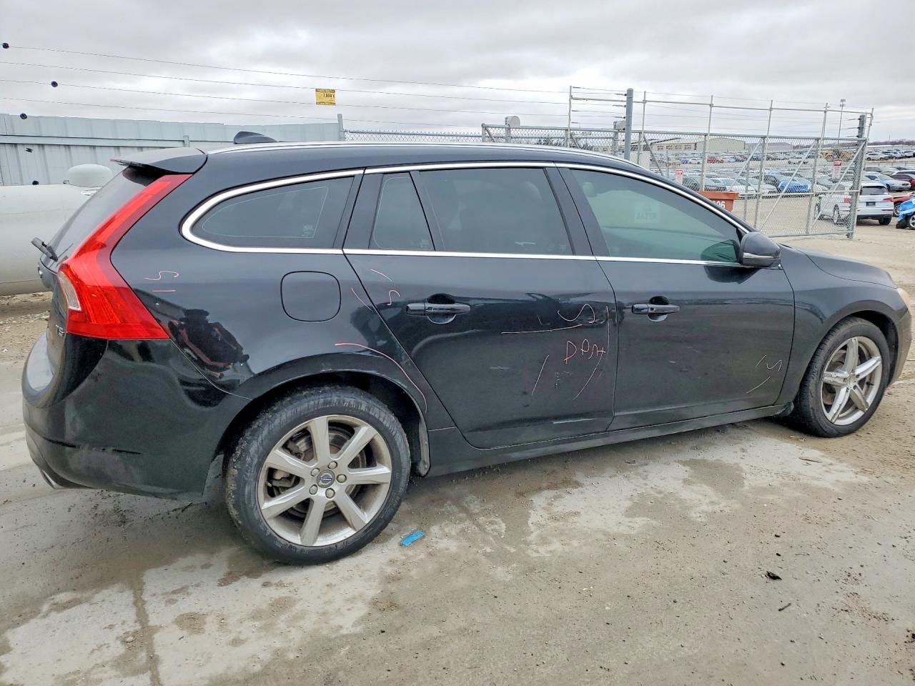 2017 Volvo V60 VIN YV140MEK0H1331468 photo 3