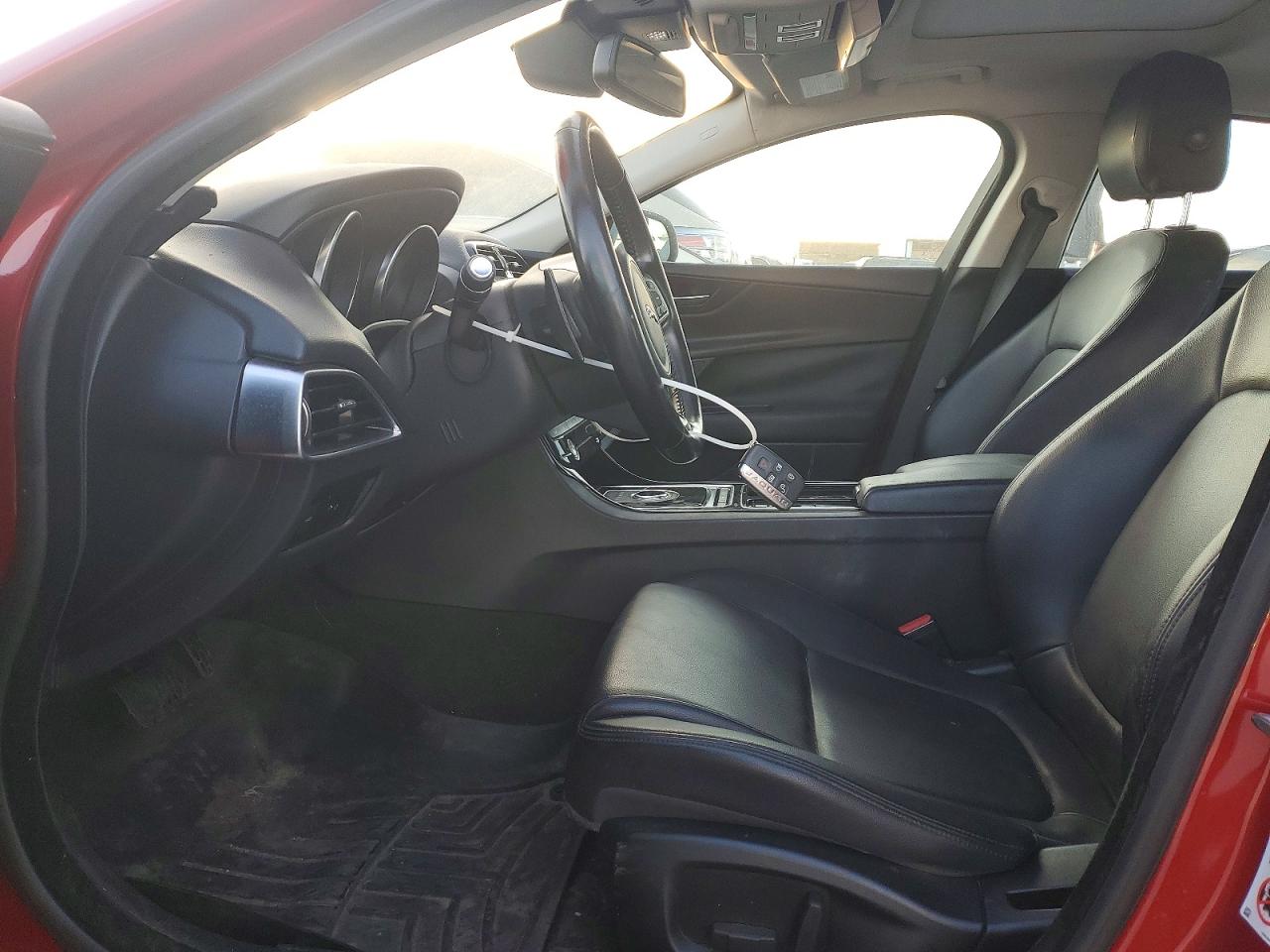 2018 Jaguar Xe VIN SAJAJ4FX2JCP37814 photo 7