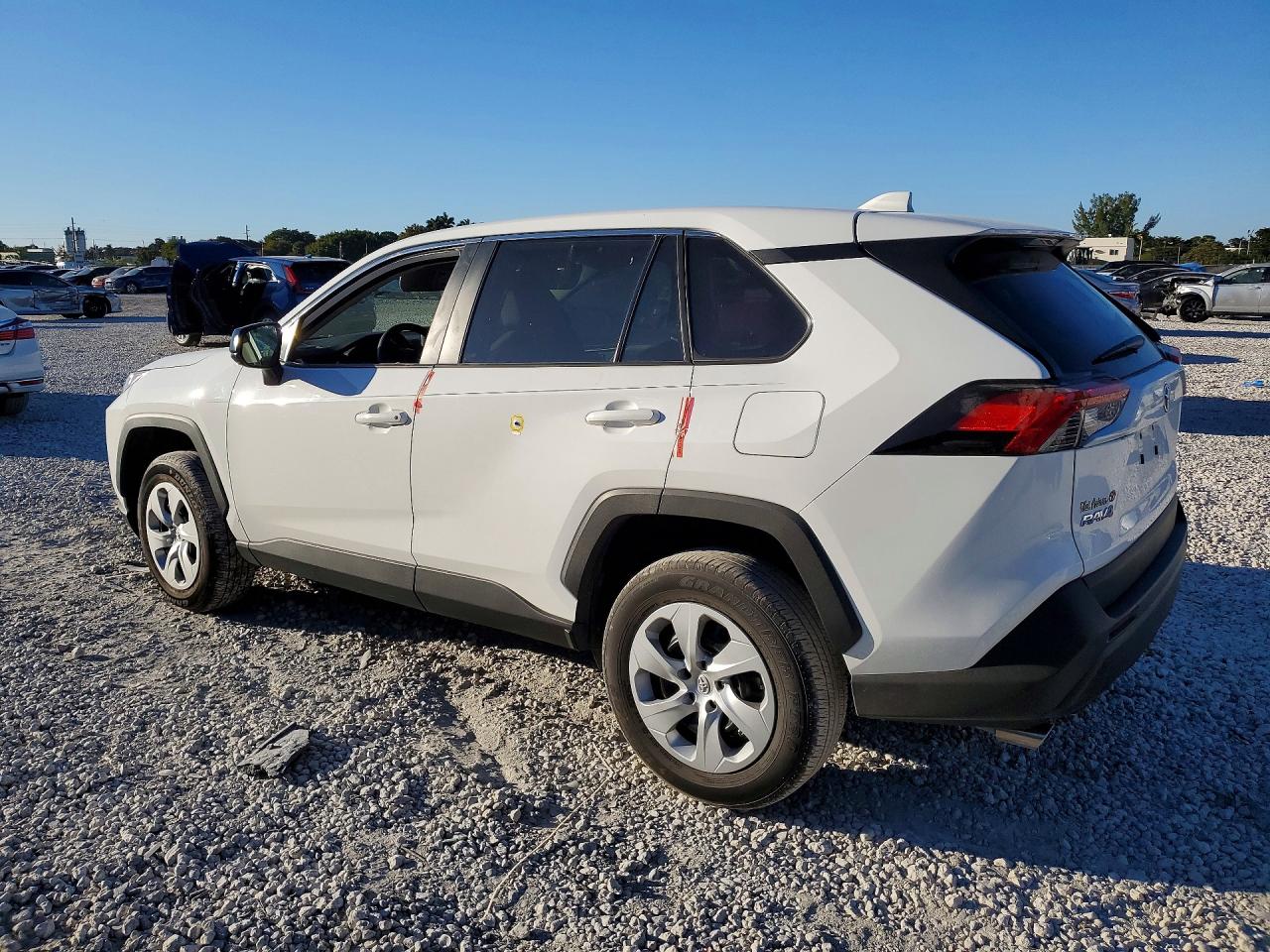 2025 Toyota Rav4 VIN 2T3H1RFV3SC308626 photo 2