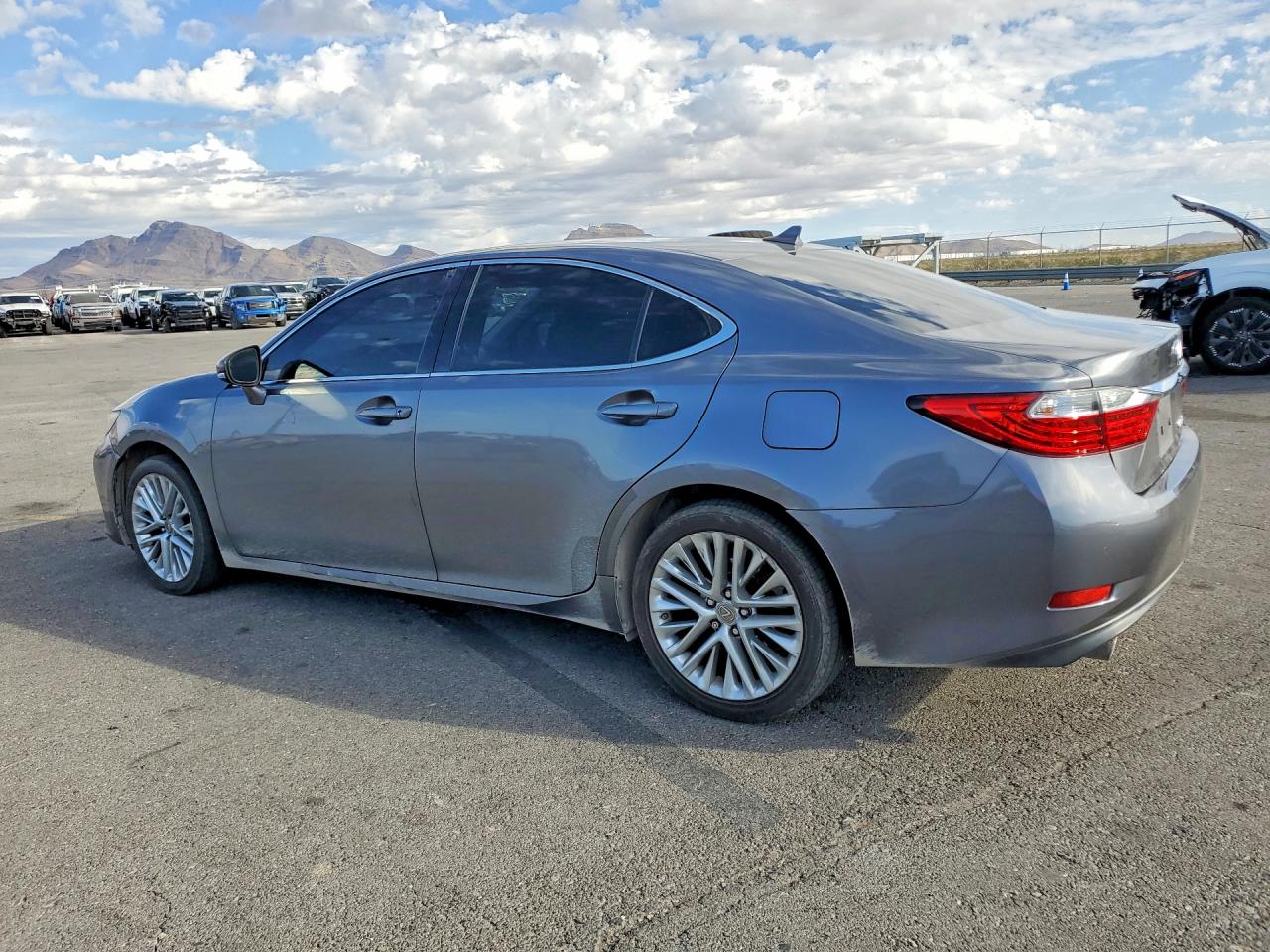 2013 Lexus ES350 VIN JTHBK1GG1D2049728 photo 2