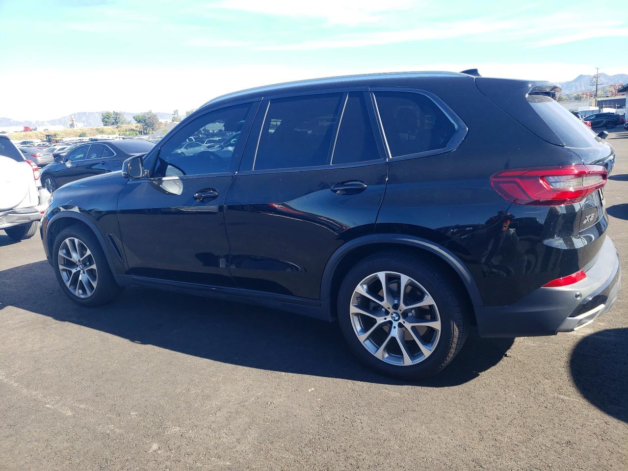 2019 BMW X5 VIN 5UXCR6C54KLL64242 photo 2