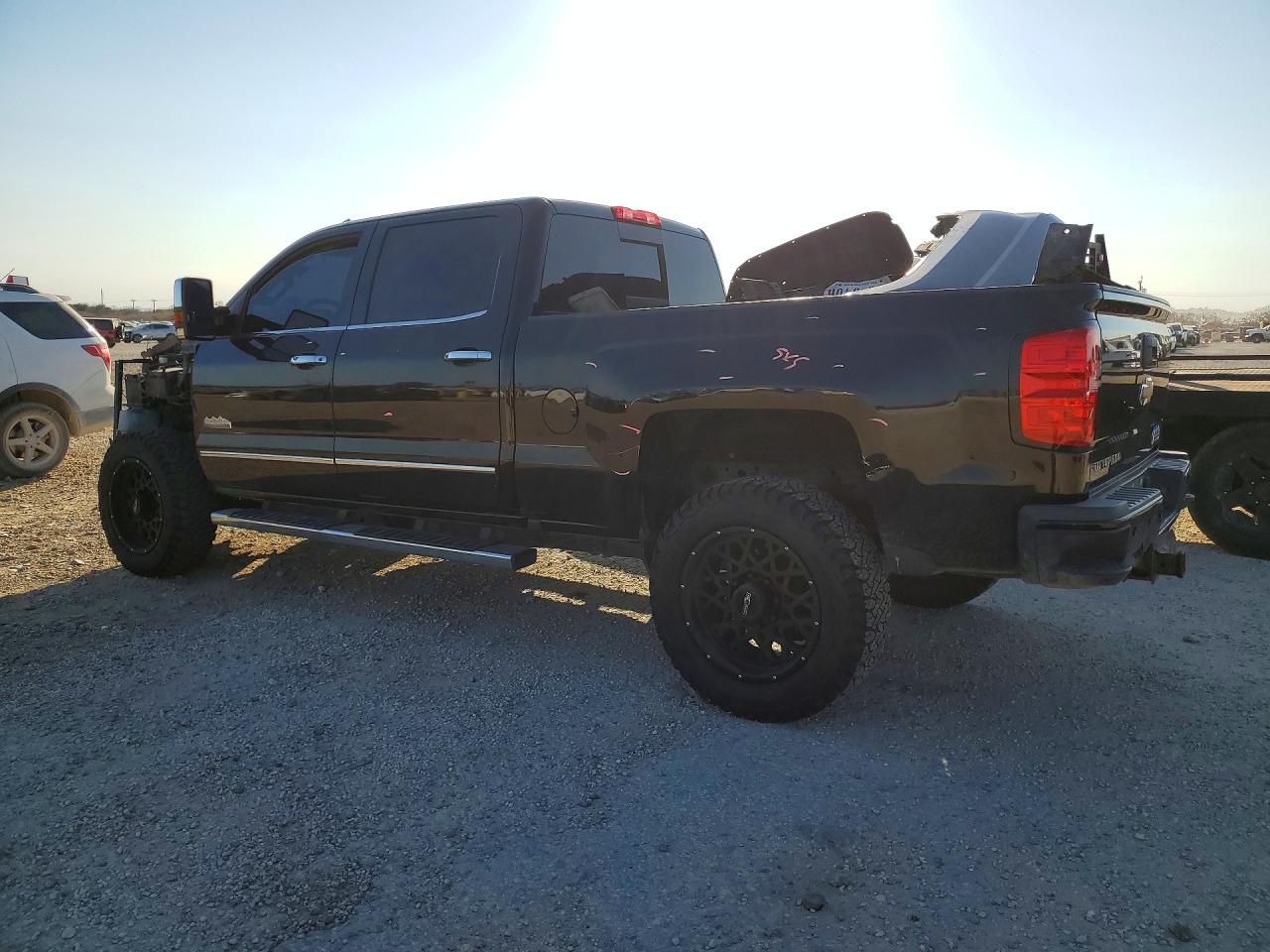 2019 All models VIN 1GC1KUEY6KF238472 photo 2