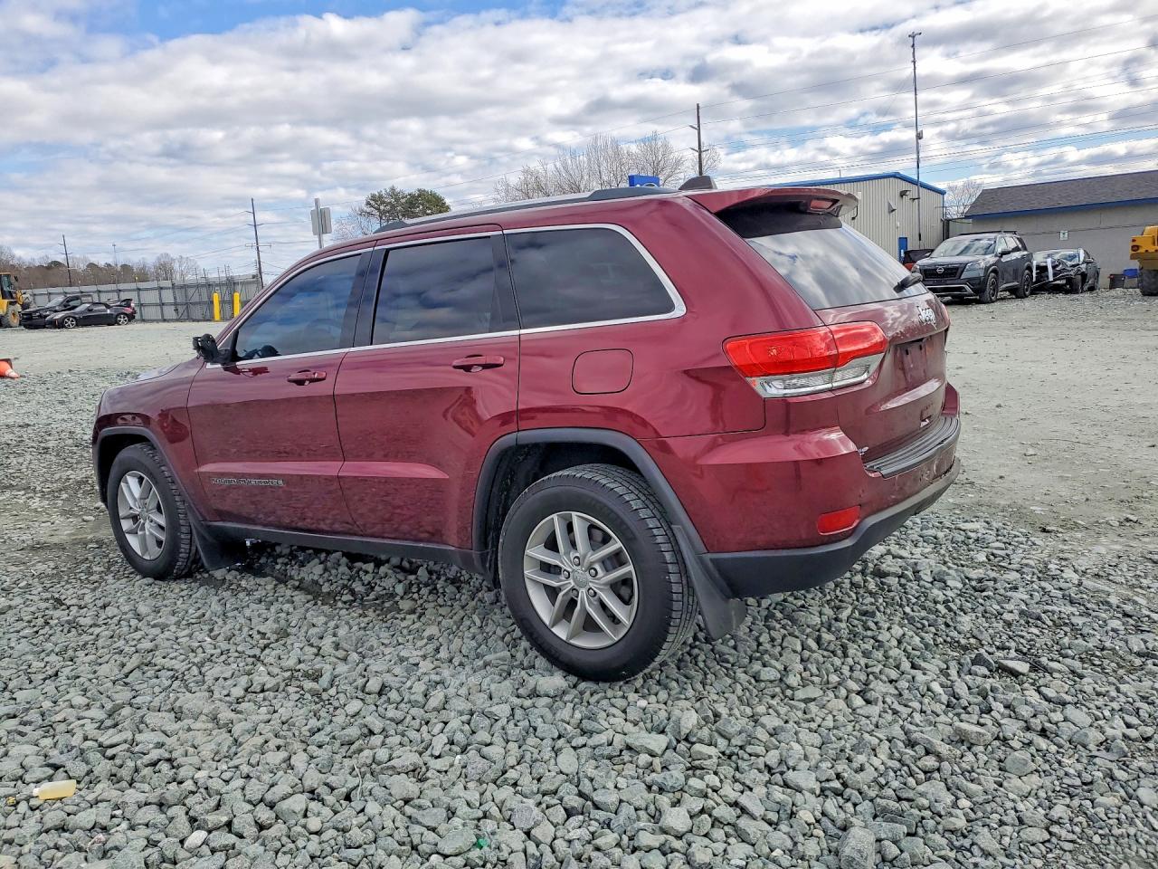 2018 Jeep Grand cher VIN 1C4RJEAG3JC339252 photo 2