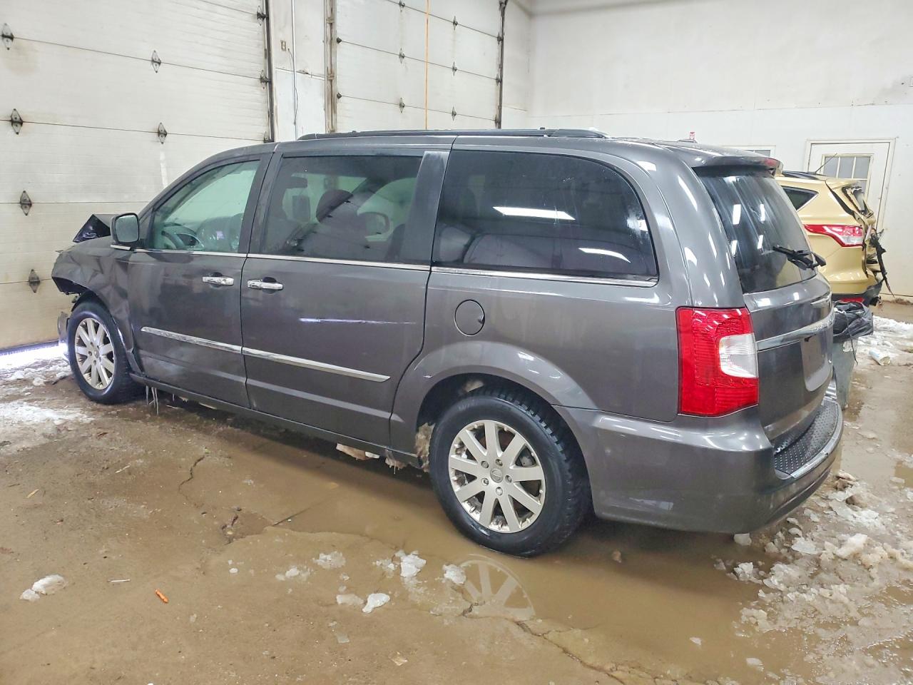2015 Chrysler Minivan VIN 2C4RC1BG4FR617561 photo 2