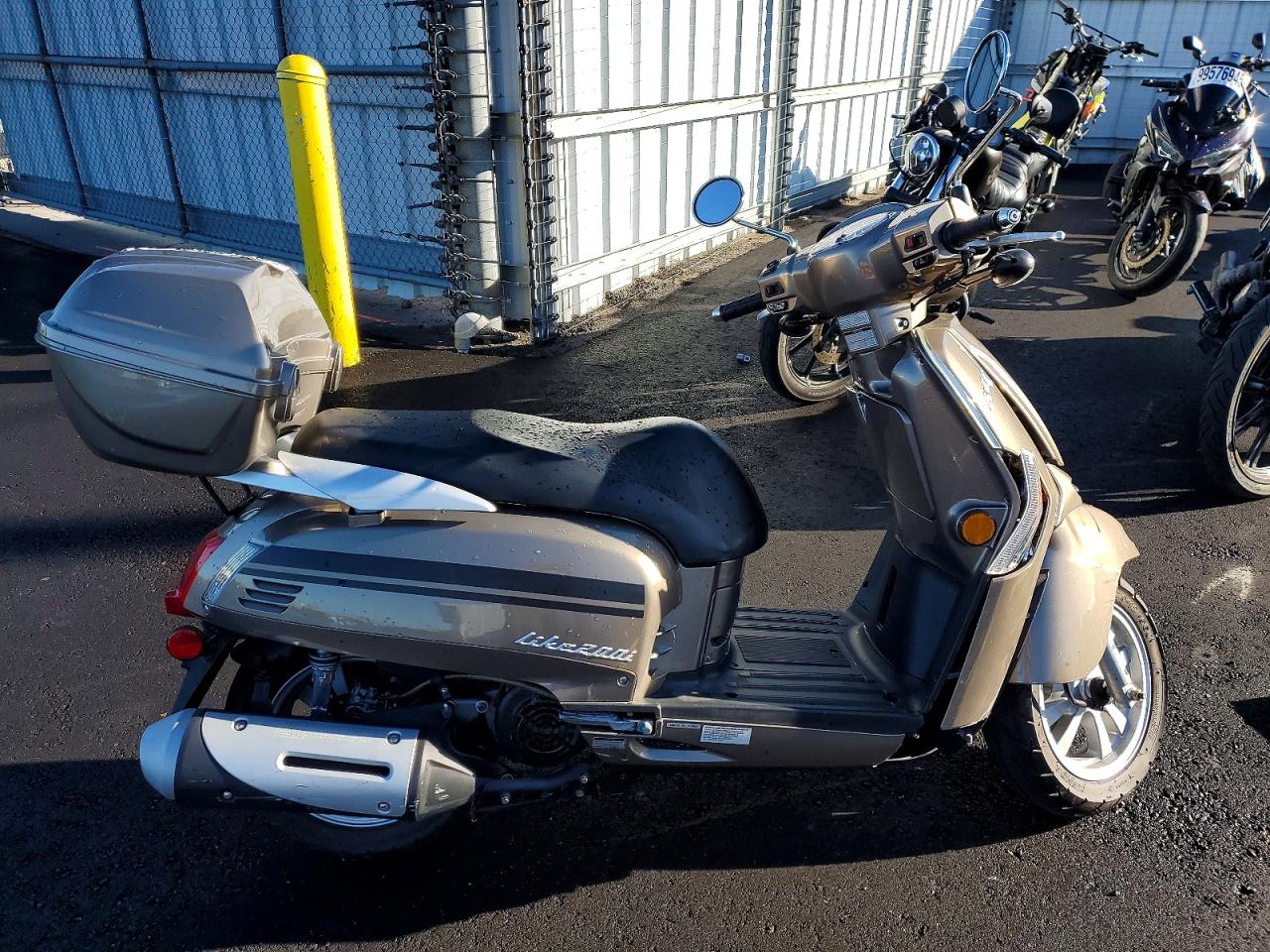2016 KYMCO Scooter VIN LC2D2H120GC100194 photo 1