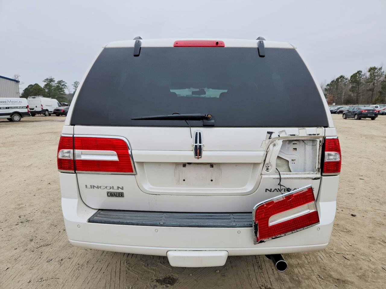 2011 LINCOLN Navigator VIN 5LMJJ2J50BEJ02498 photo 6