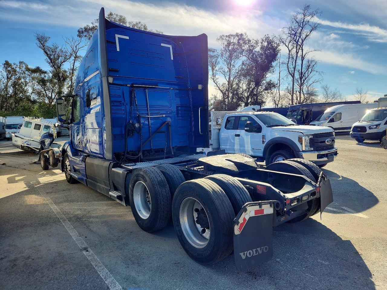 2019 Volvo Vn VIN 4V4NC9EH2KN201165 photo 3