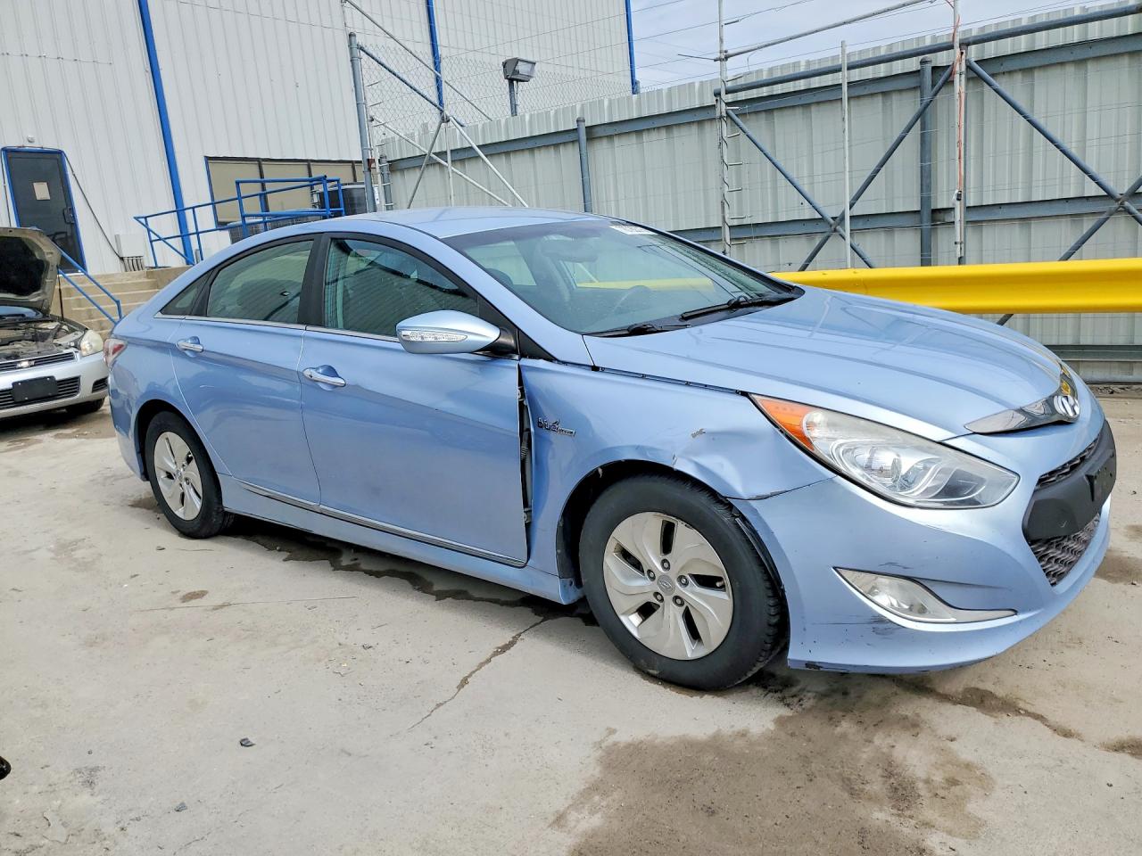 2015 Hyundai Sonata hybrid VIN KMHEC4A45FA135253 photo 4