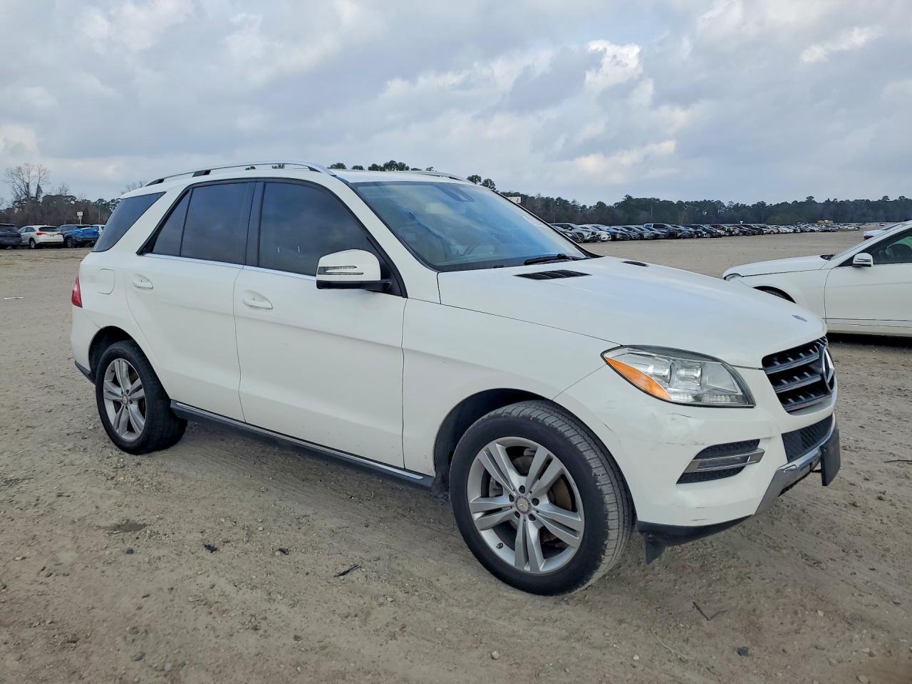 2015 Mercedes-Benz M-class VIN 4JGDA5JB5FA525839 photo 4