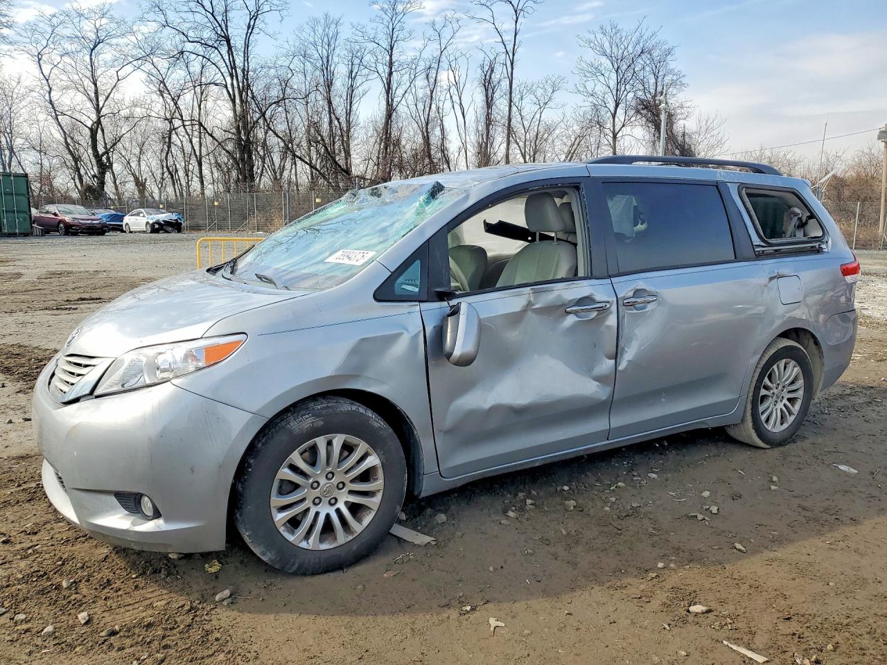 2014 Toyota Sienna VIN 5TDYK3DC1ES407512 photo 1