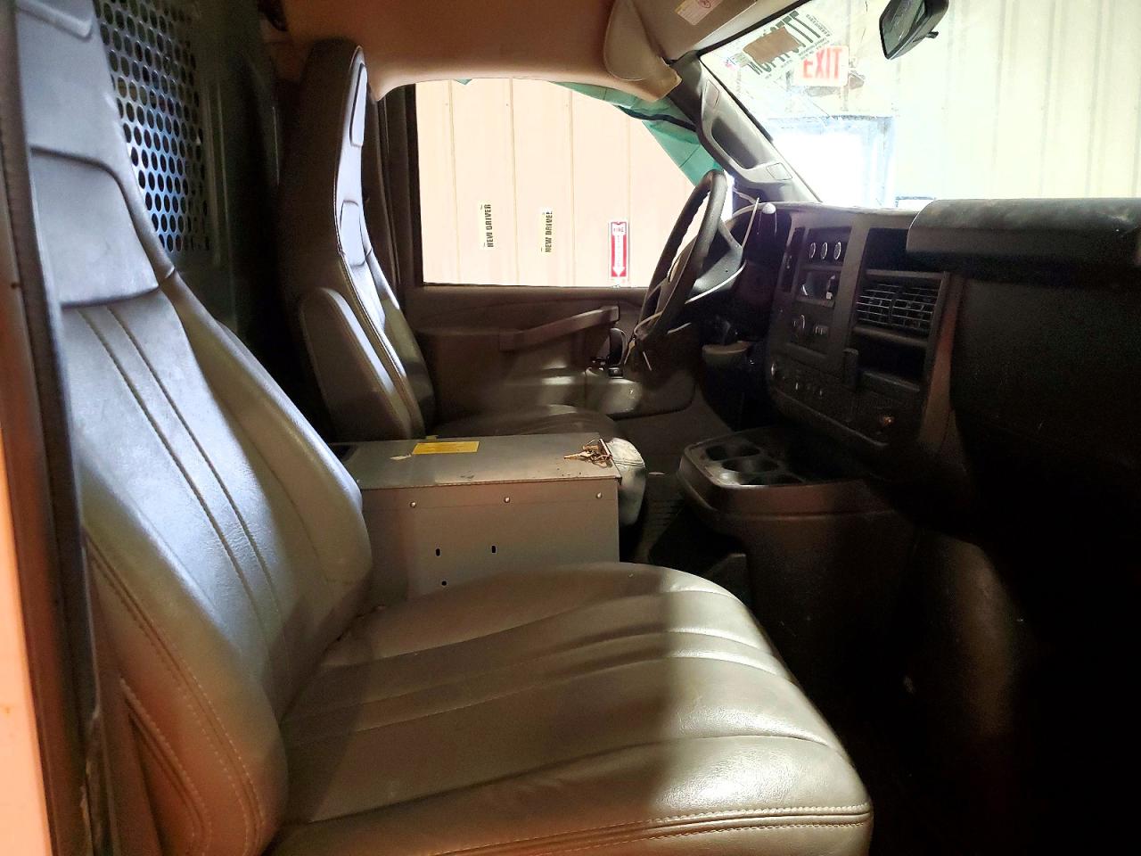 2025 CHEV Express VIN 1GCWGAFP3S1202053 photo 7