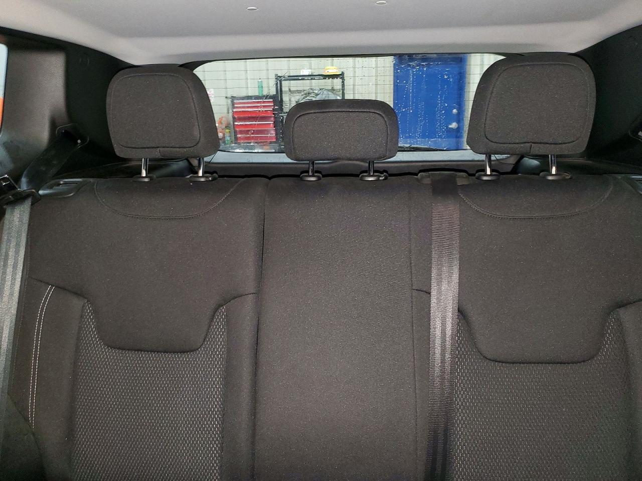 2023 Jeep Renegade VIN ZACNJDE1XPPP44069 photo 10