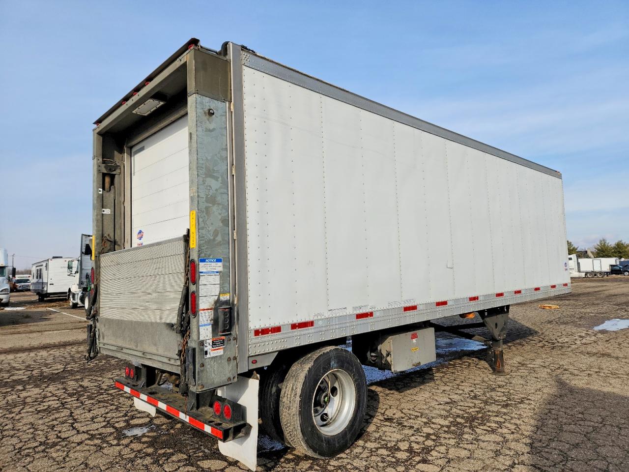 2022 UTLITY Refrigerat VIN 1UYVS1283N6560206 photo 4
