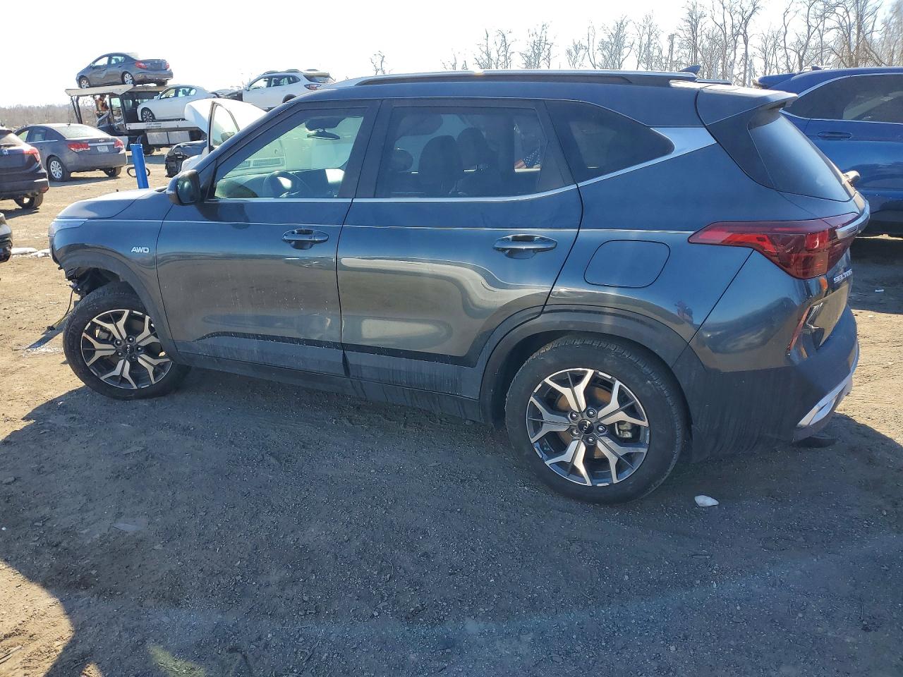 2023 Kia Seltos VIN KNDERCAA2P7404035 photo 2