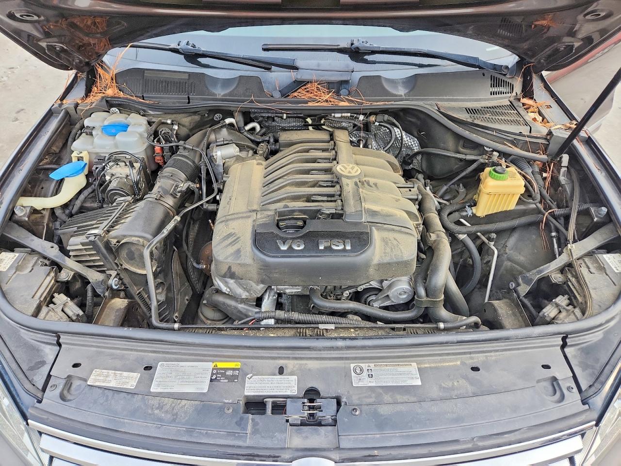 2015 Volkswagen Touareg VIN WVGEF9BP2FD006642 photo 11