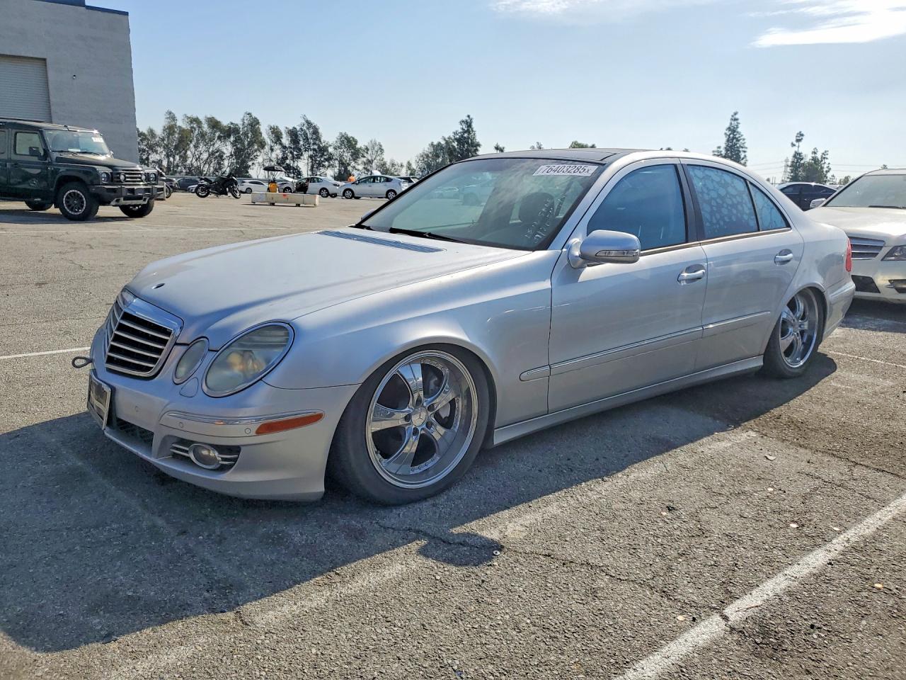 2007 Mercedes-Benz E-class VIN WDBUF72X87B021999 photo 1