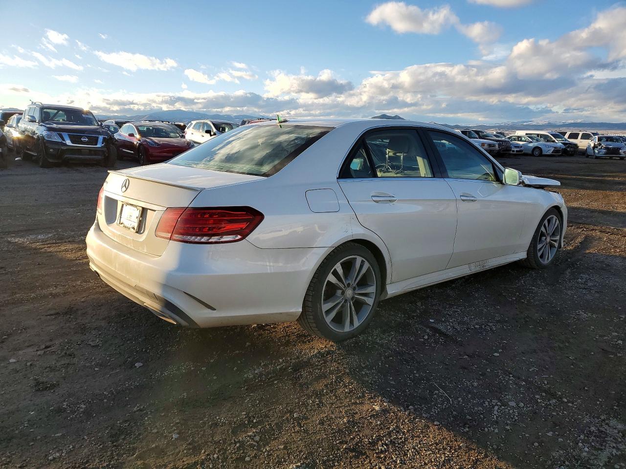 2014 Mercedes-Benz E-class VIN WDDHF5KB1EB026119 photo 3